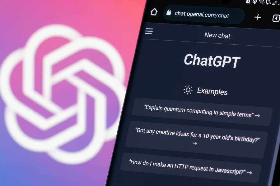 ChatGPTの画面が表示されているスマホの画像